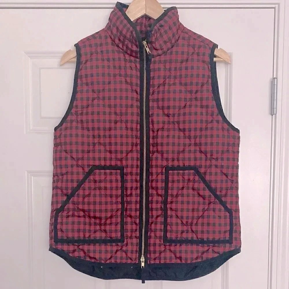 J. CREW | Red + Black Buffalo Print Lightweight Puffer Vest | Size Mediu…